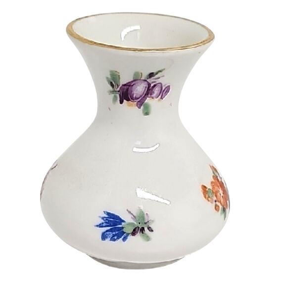 Schumann Bavaria #28 Charming White with Floral Accents and Gold Trim Mini Vase - Picture 3 of 6